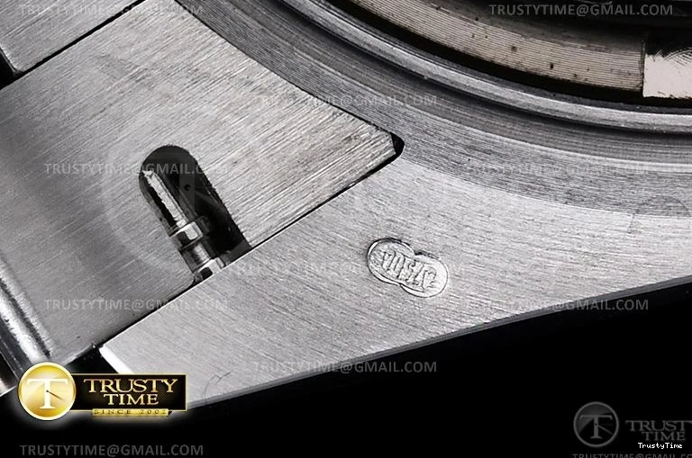 1022 ModernLook RDD0224B – DayDate 36mm 747